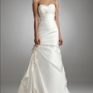 SATIN MERMAID WEDDING DRESS WITH BOW DETAIL